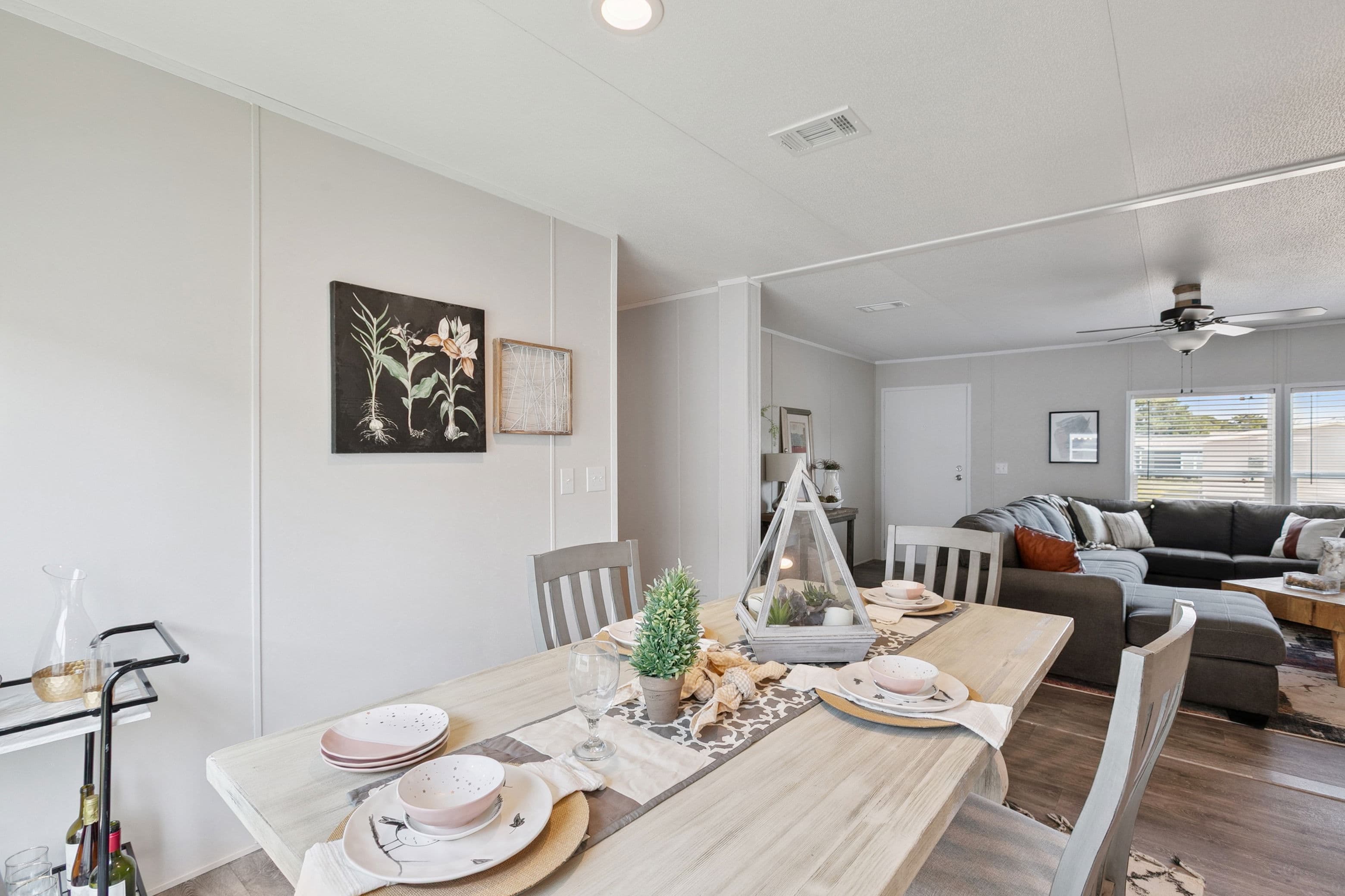 Valuhomes limited 28724p  interior home features