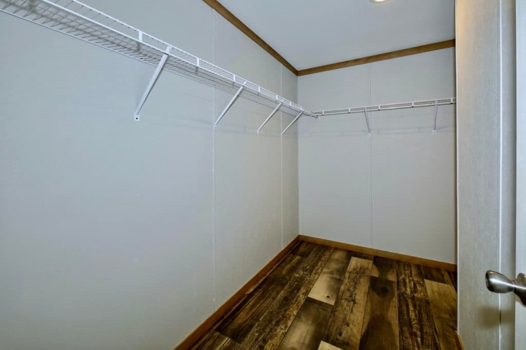 Macey 9768 interior home features