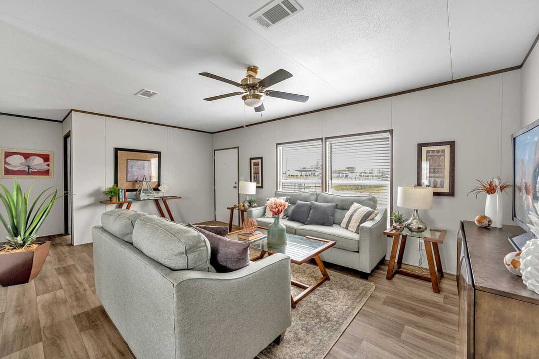 Pinnacle 28483p interior home features