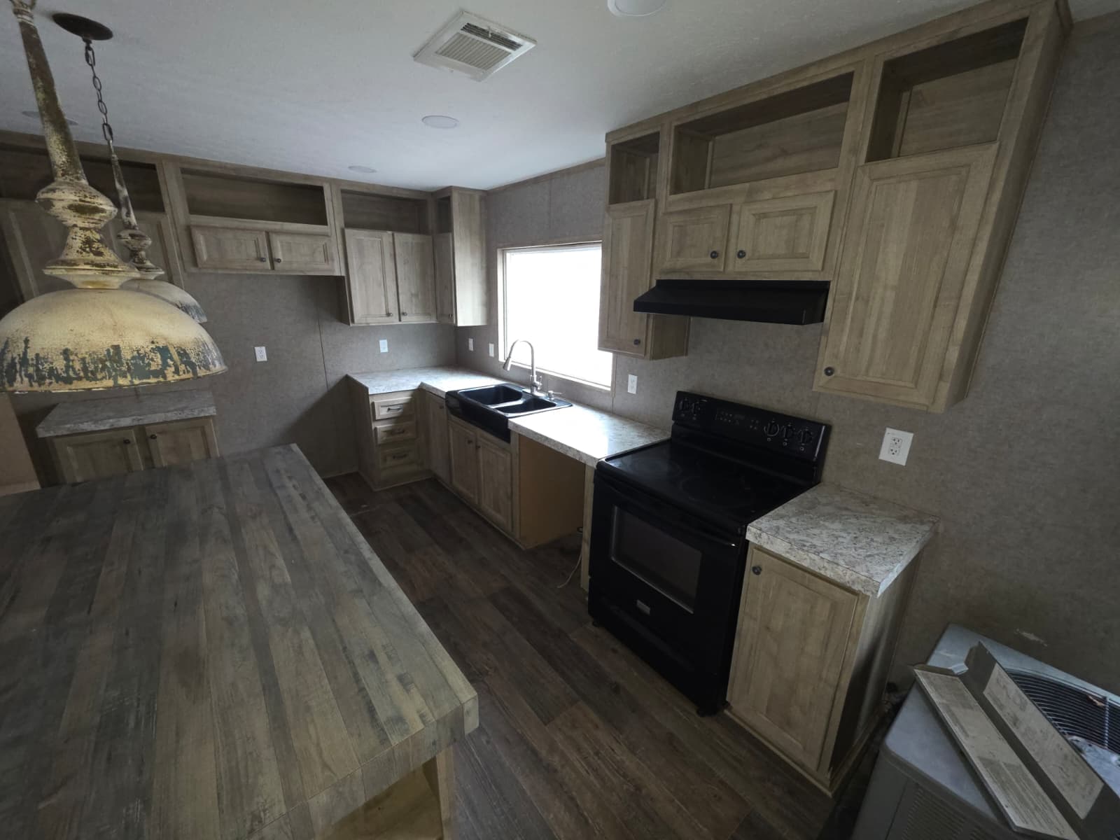 2018 clayton (pre-owned) kitchen home features