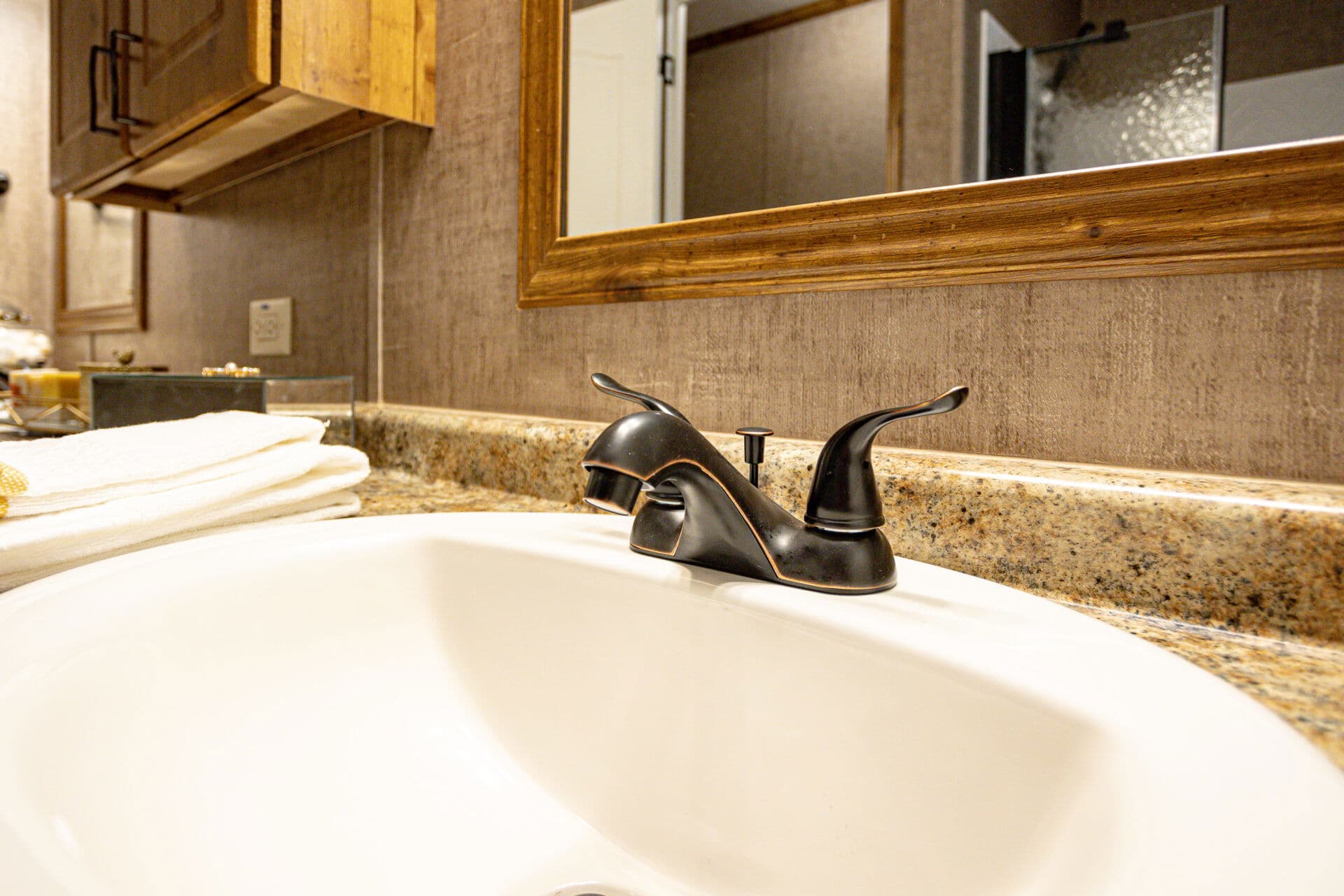 Heritage h-3264-32c bathroom home features