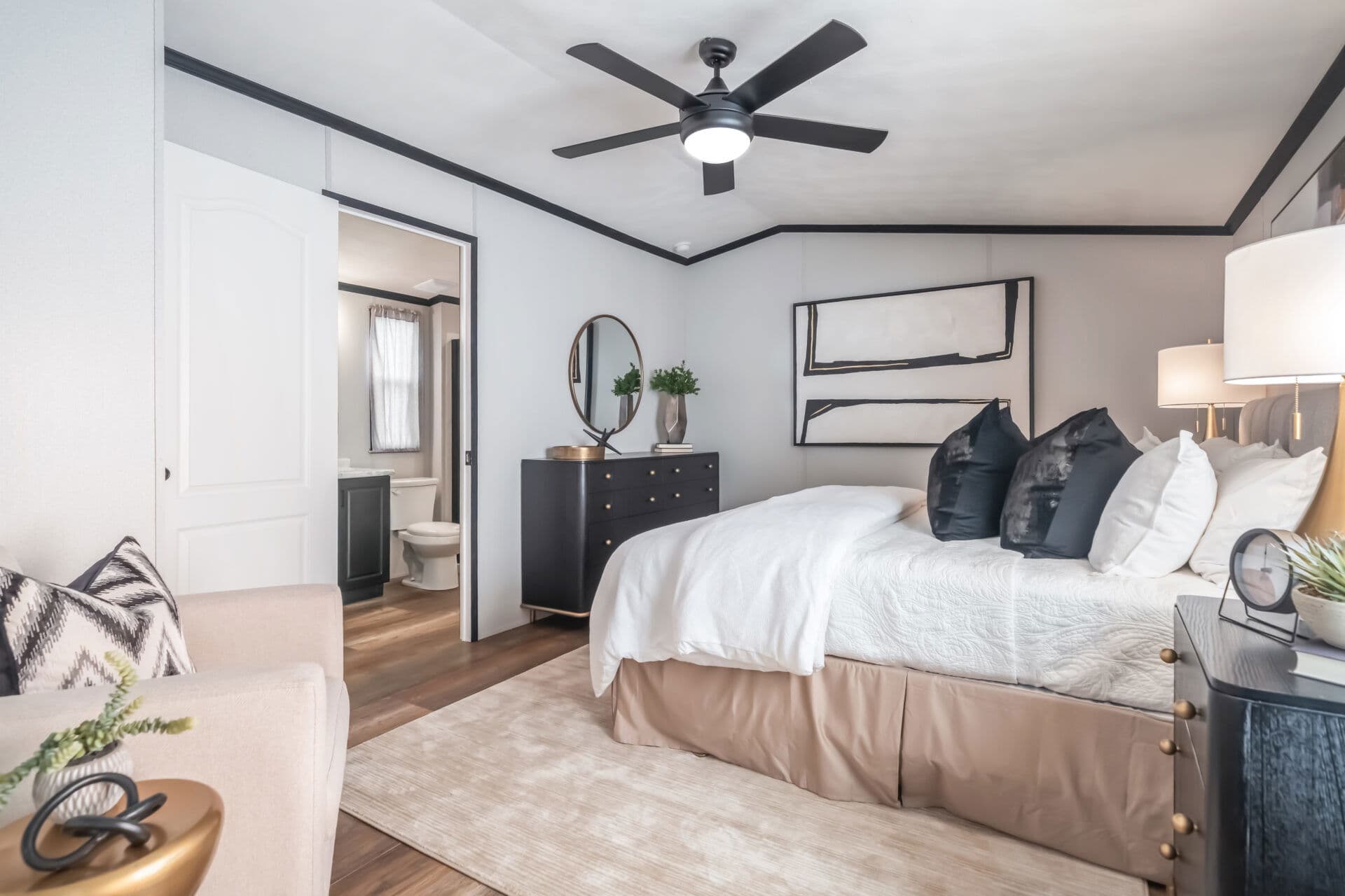 Heritage h-1868-32a bedroom home features