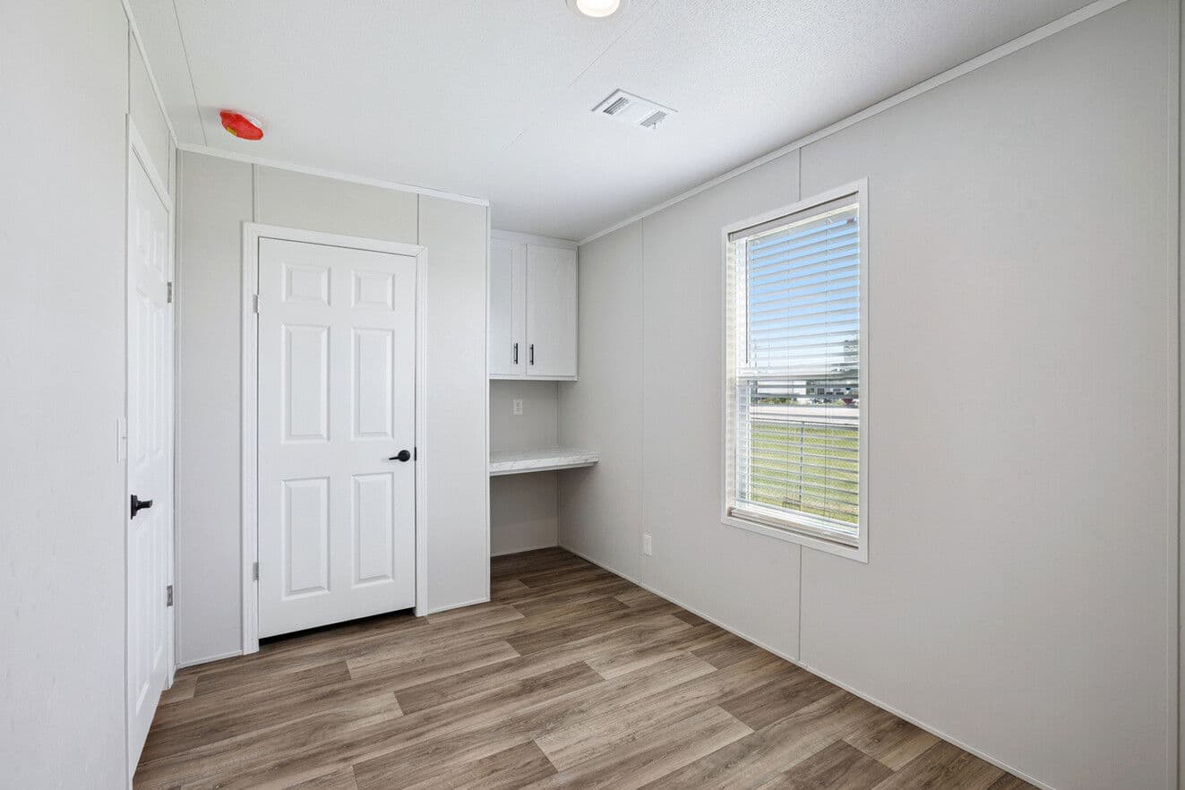 Valor 16763n  interior home features