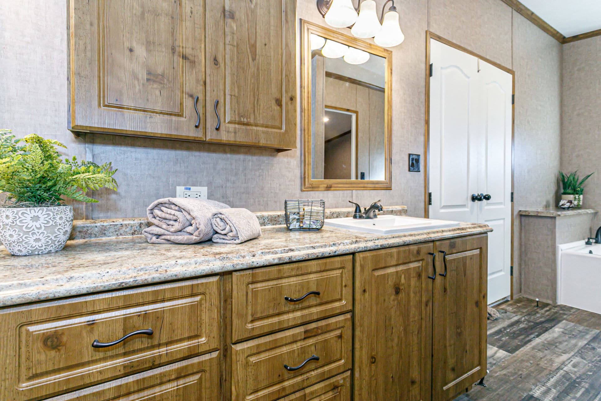 Classic c-3264-32c bathroom home features