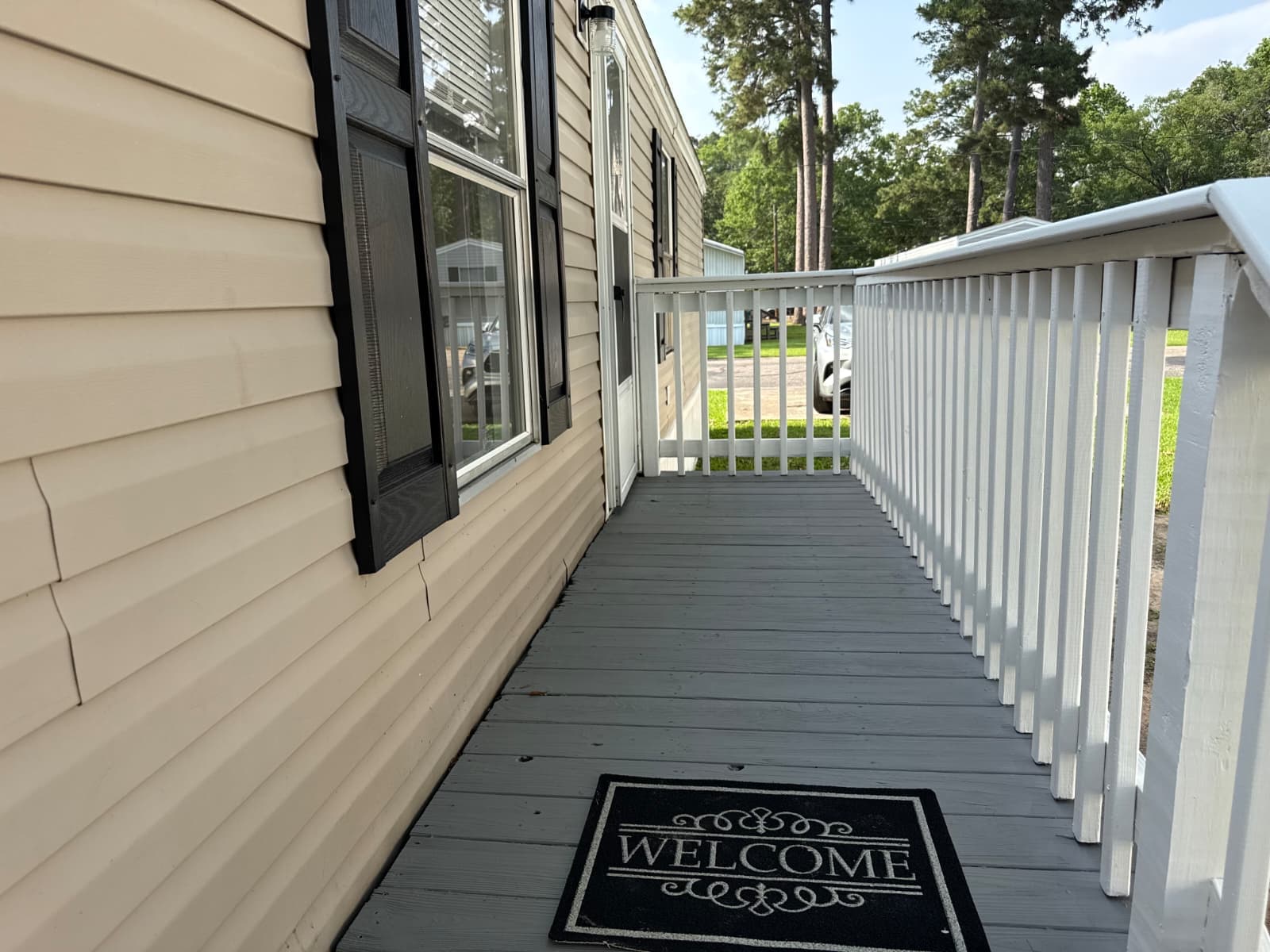 $59,900, owner financing $5,000 down, year 2005, 16 x 76,  set in park - conroe (pre-owned)  home features