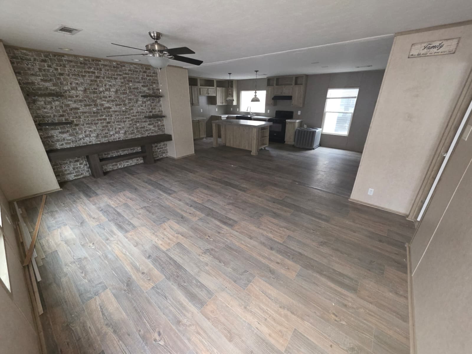 2018 clayton (pre-owned) interior home features