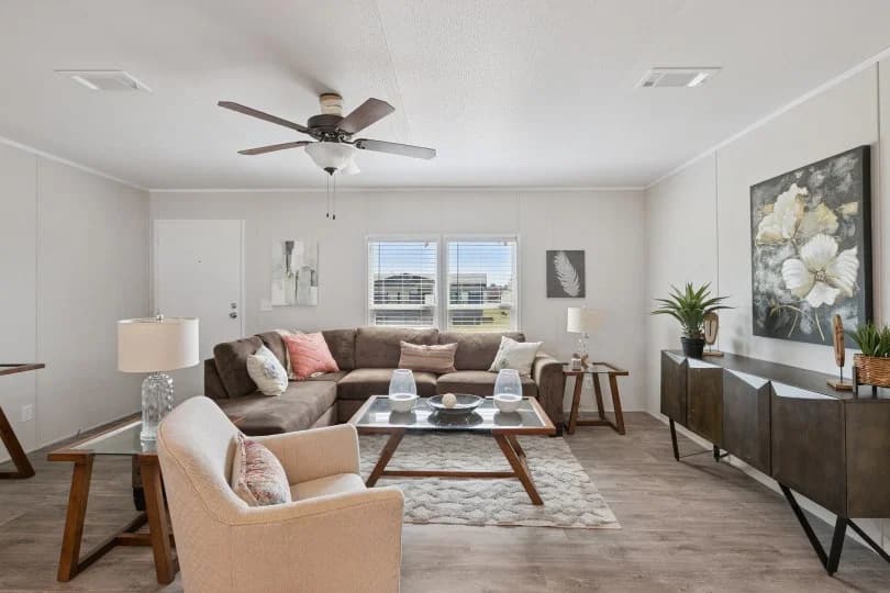 Valuhomes 28563p living room home features