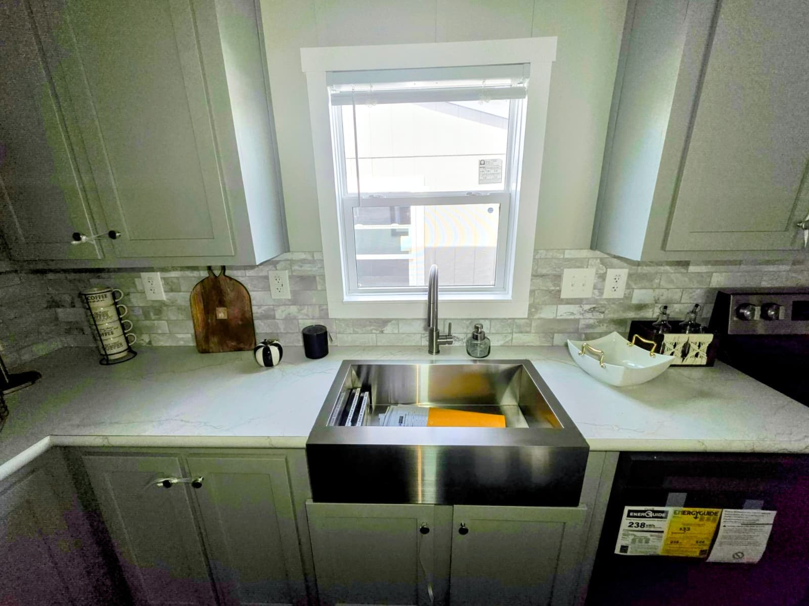 Scorpio 9469  home features