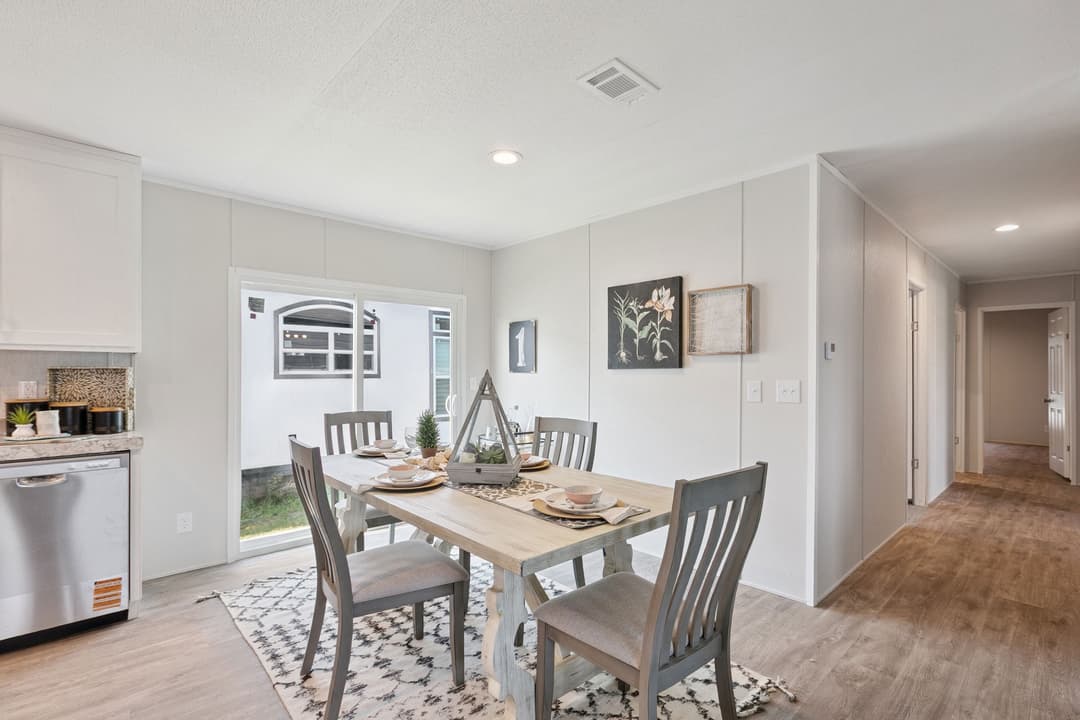 Valuhomes limited 28724p  interior home features