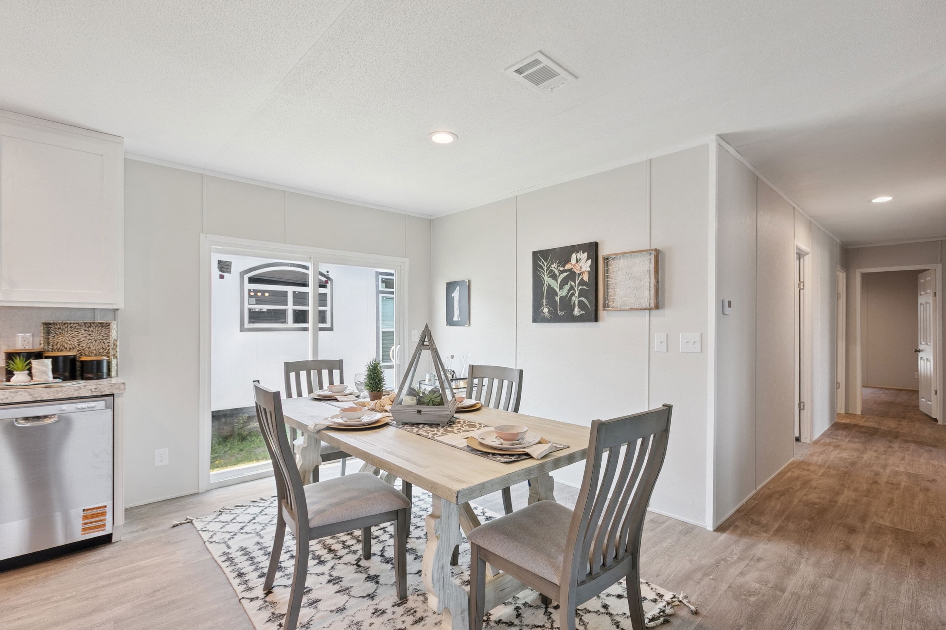 Valuhomes limited 28724p  interior home features