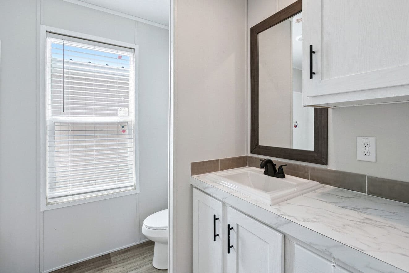 Valor 16763n  bathroom home features