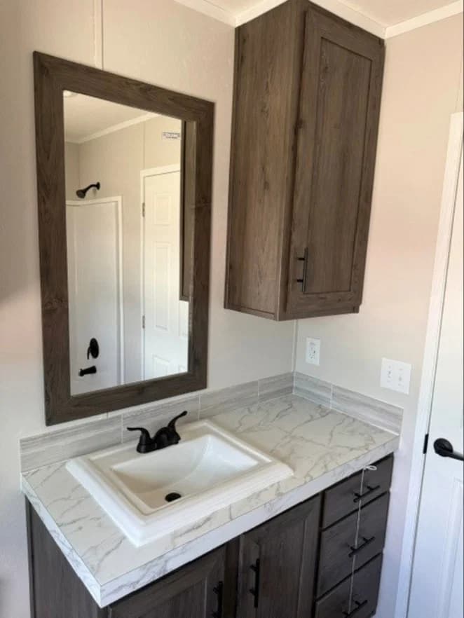 Vantage 32563n bathroom home features