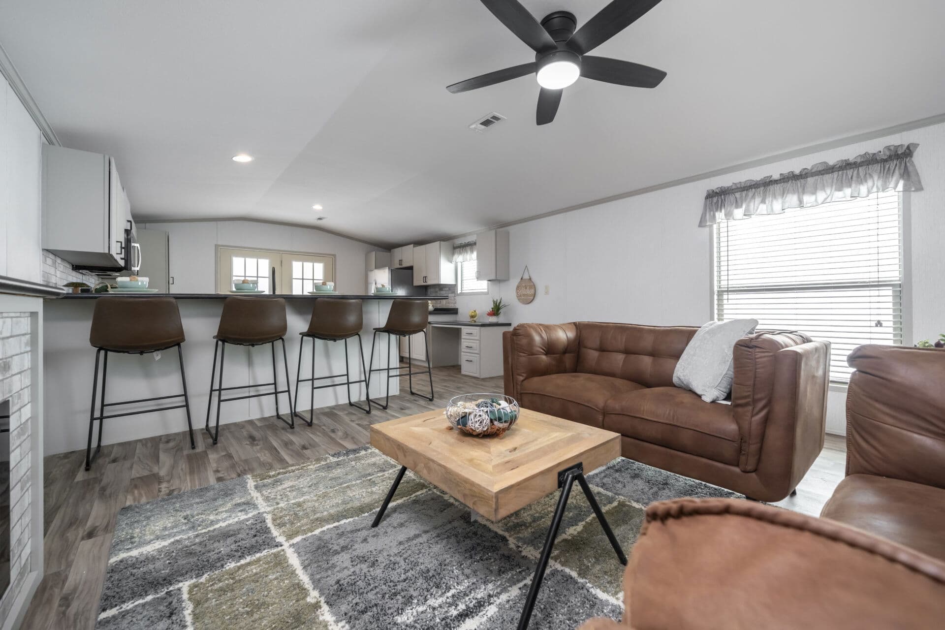 Heritage h-1660-21fka interior home features