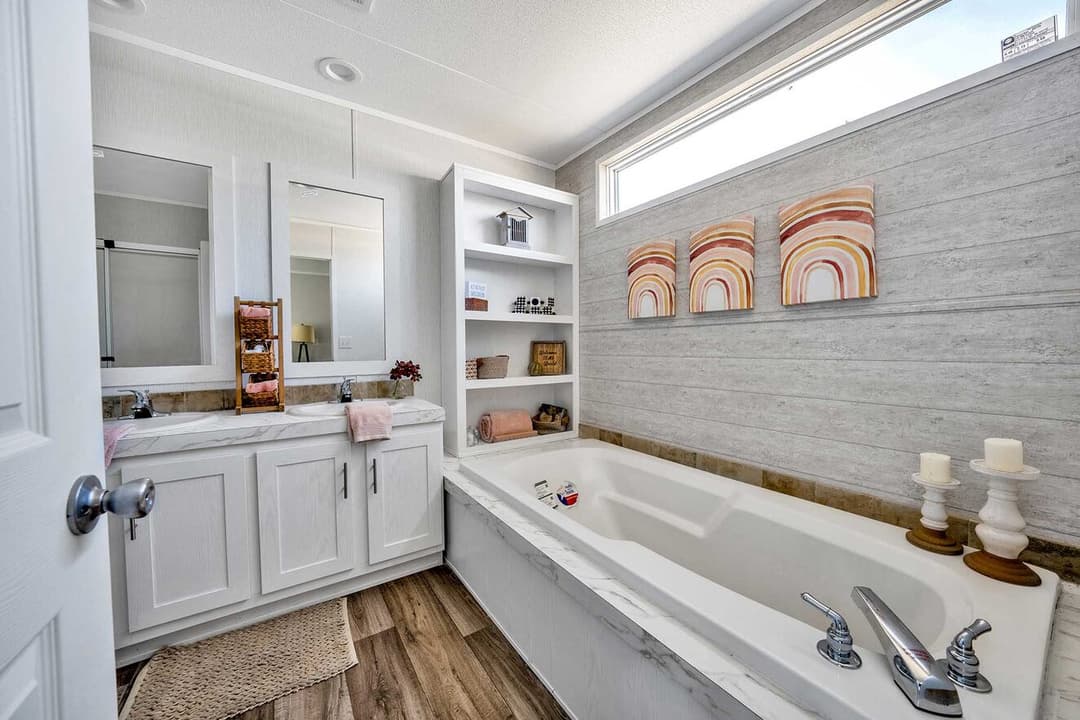 Pinnacle 16763a bathroom home features