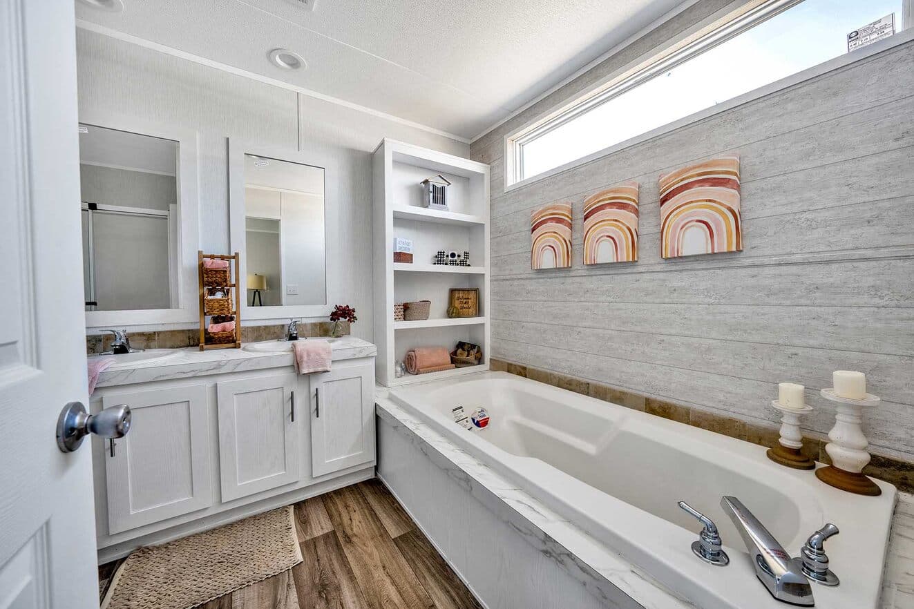 Pinnacle 16763a bathroom home features