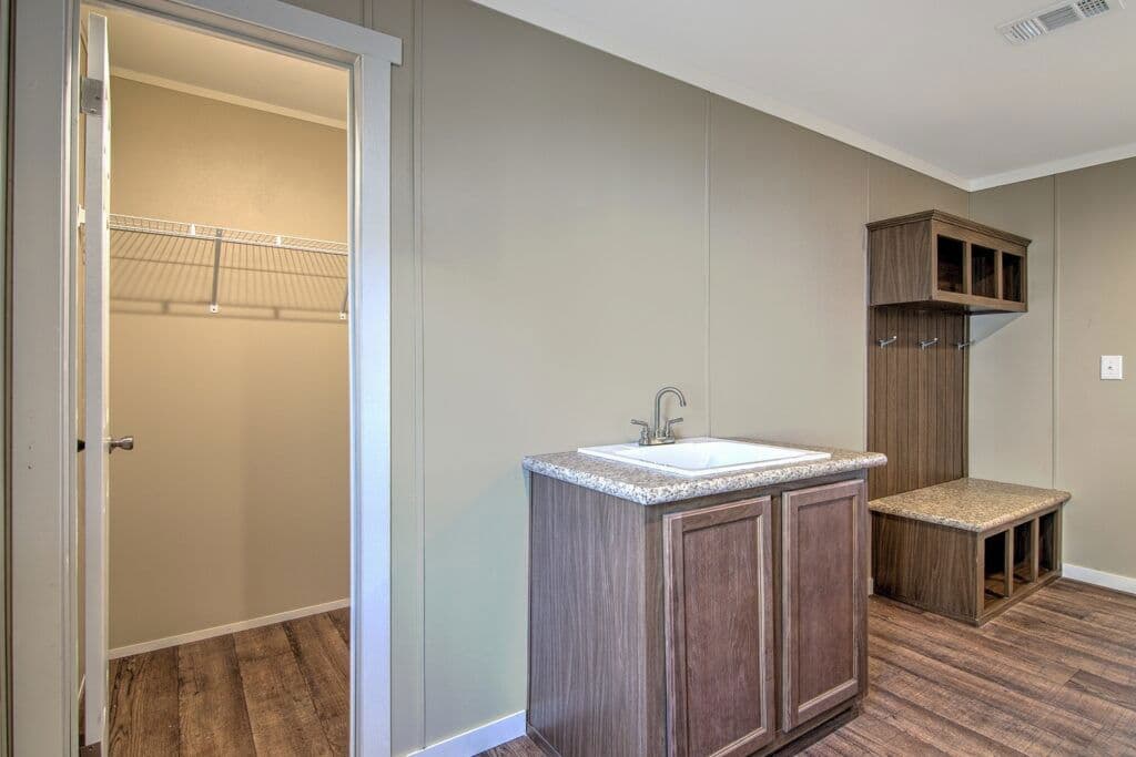 Bella 9876 interior home features