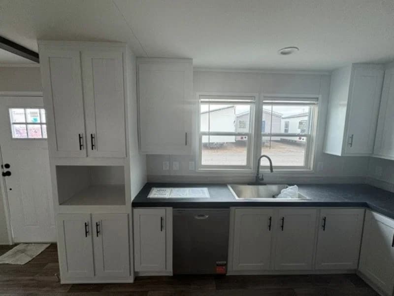 Vantage 32563n kitchen home features