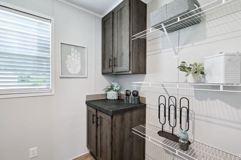 Valor 16763n  interior home features