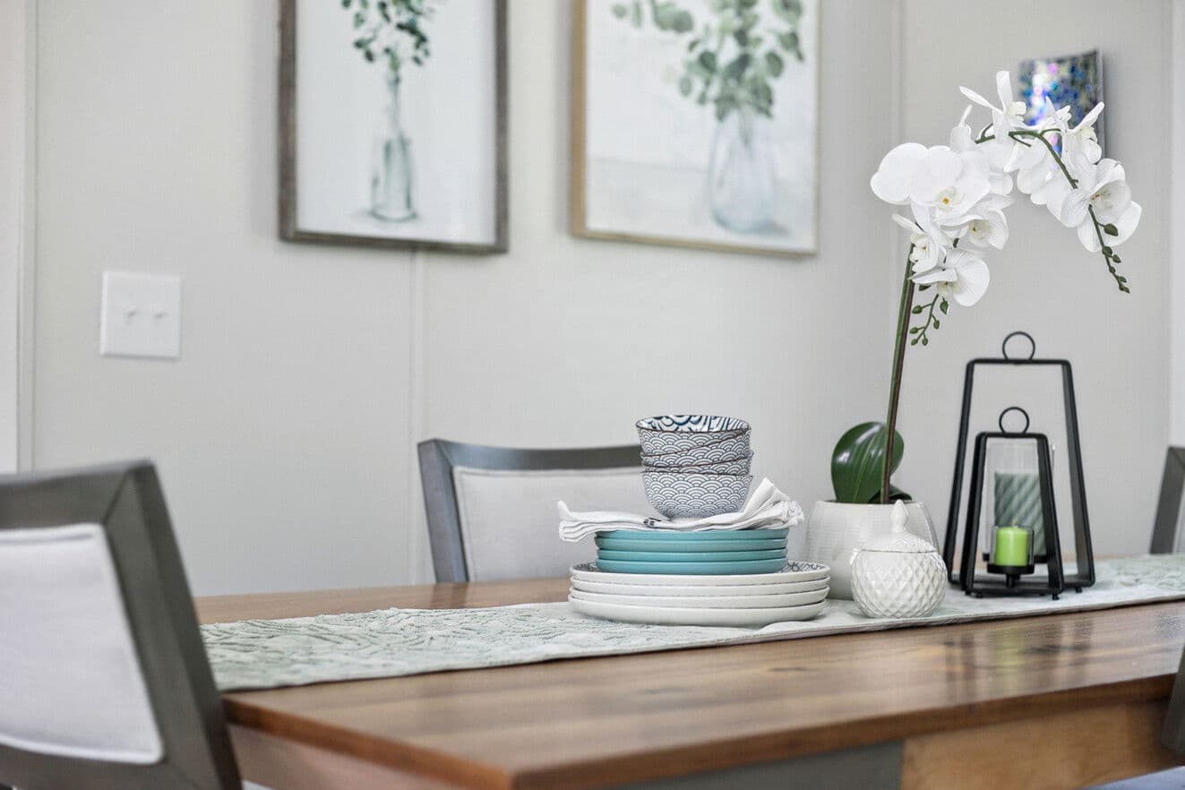 Valor 16763n  interior home features