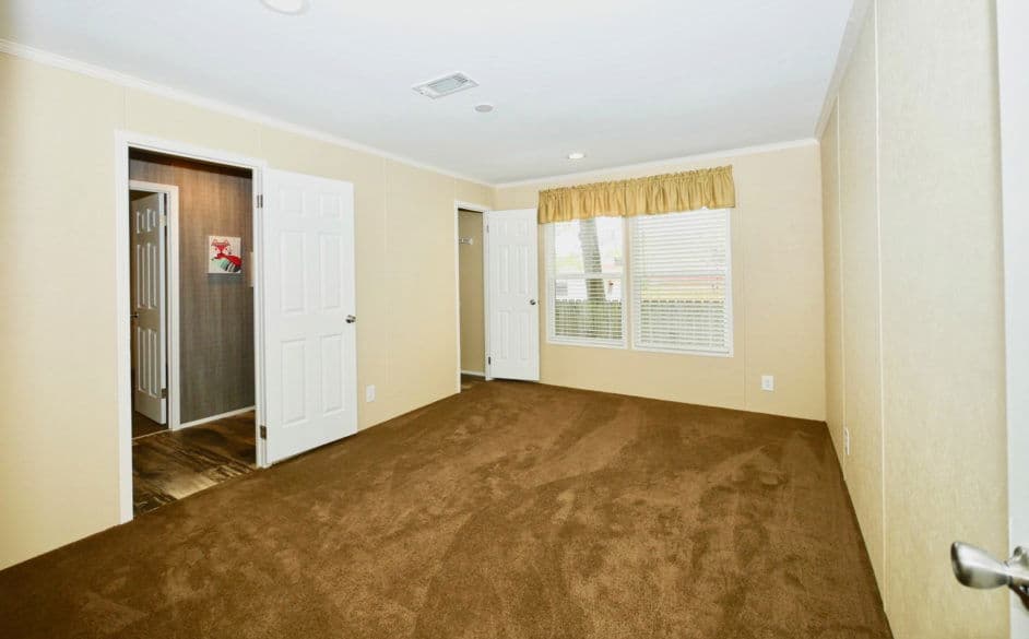 Rifleman 3240 bedroom home features