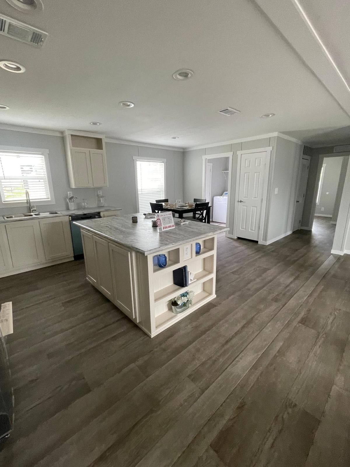 Cousteau 7652  home features