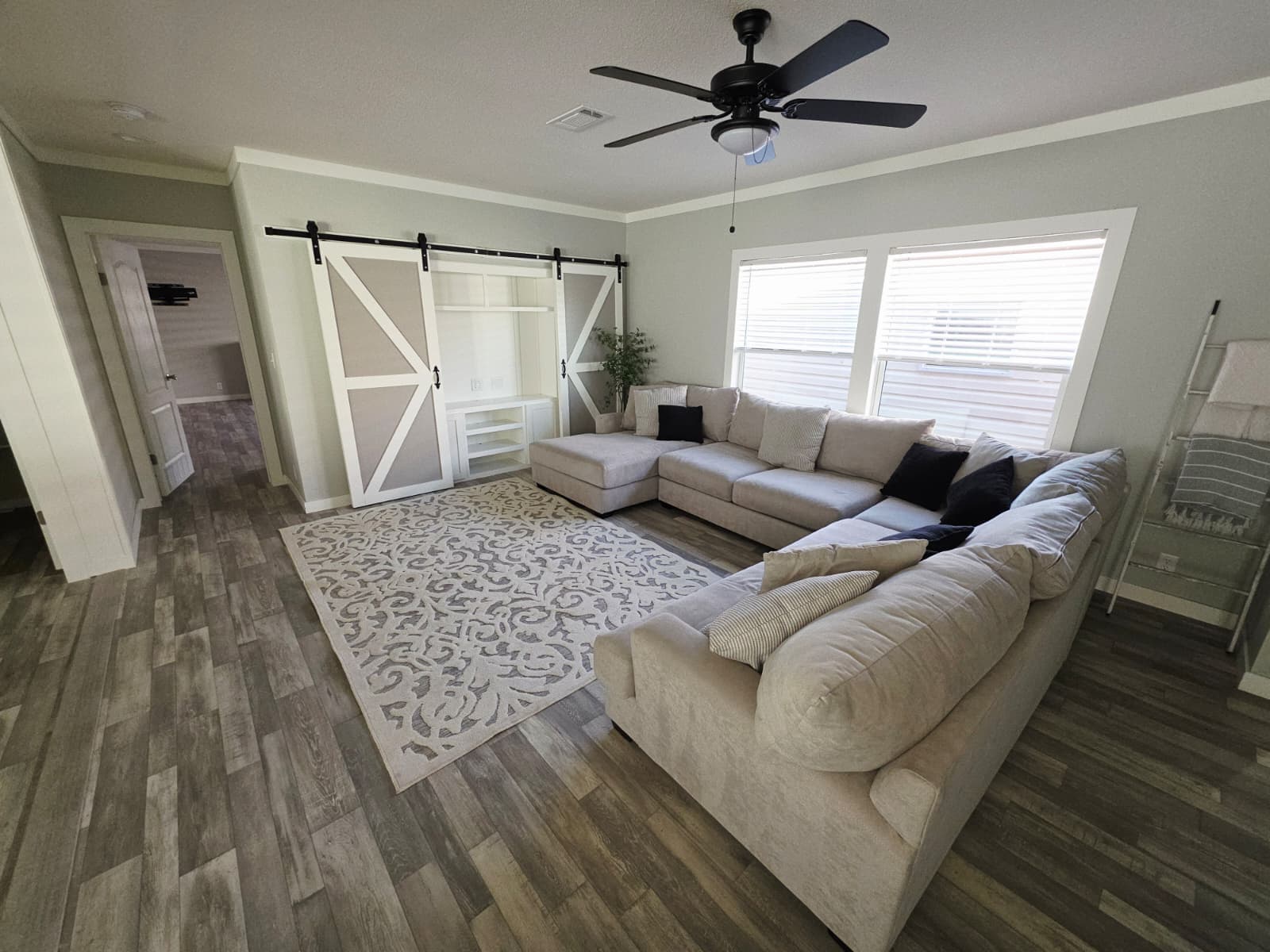 2024 palm harbor - like new!!! (pre-owned)  home features