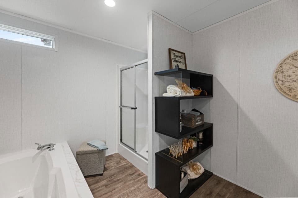 Pinnacle 32523p bathroom home features