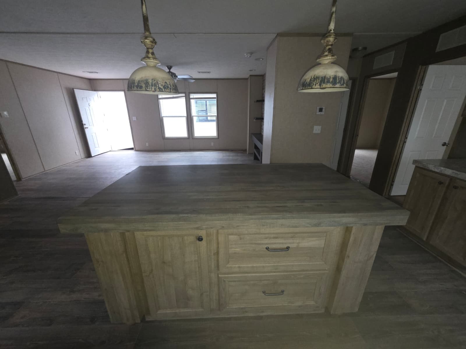 2018 clayton (pre-owned) kitchen home features