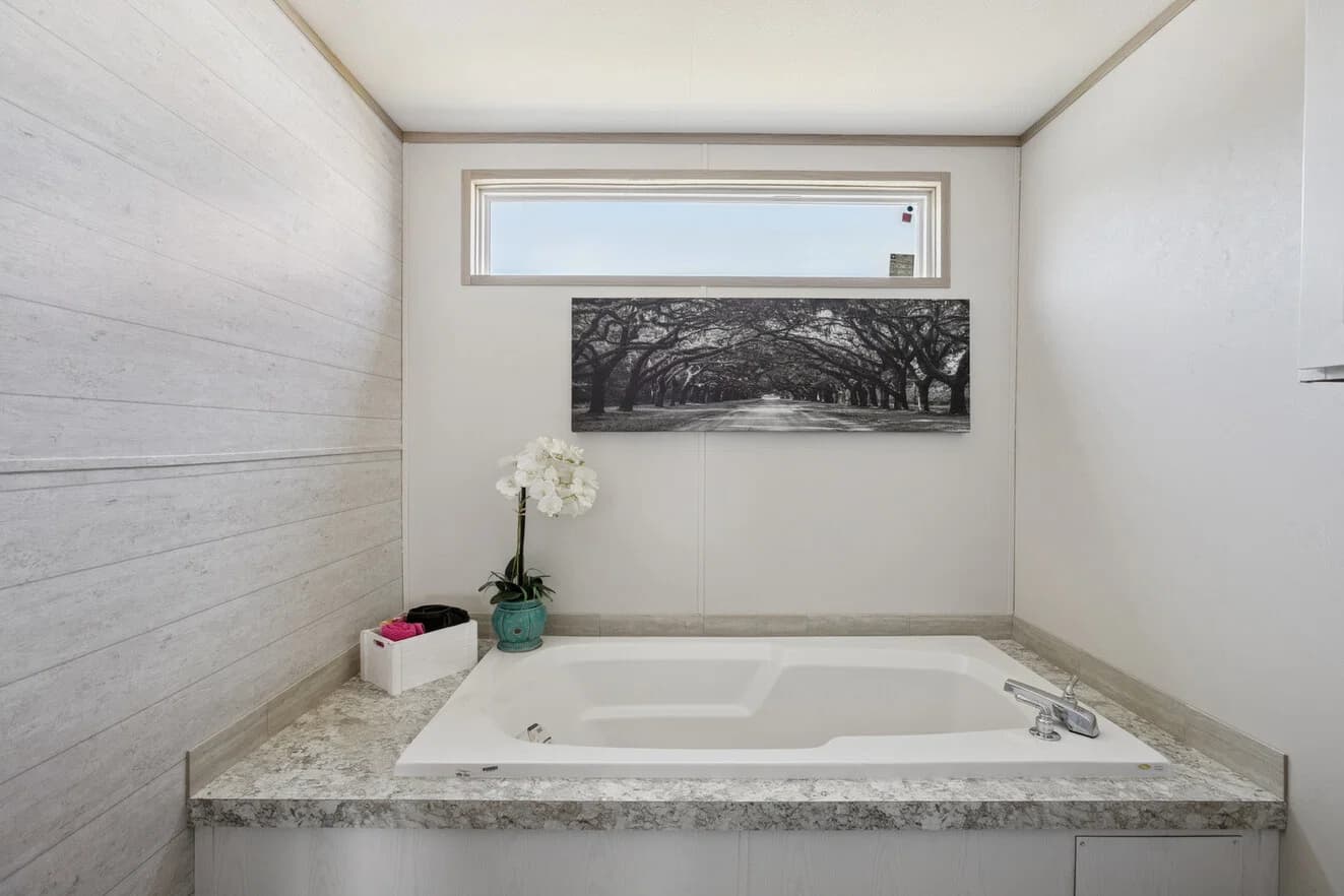 Pinnacle 28603p bathroom home features
