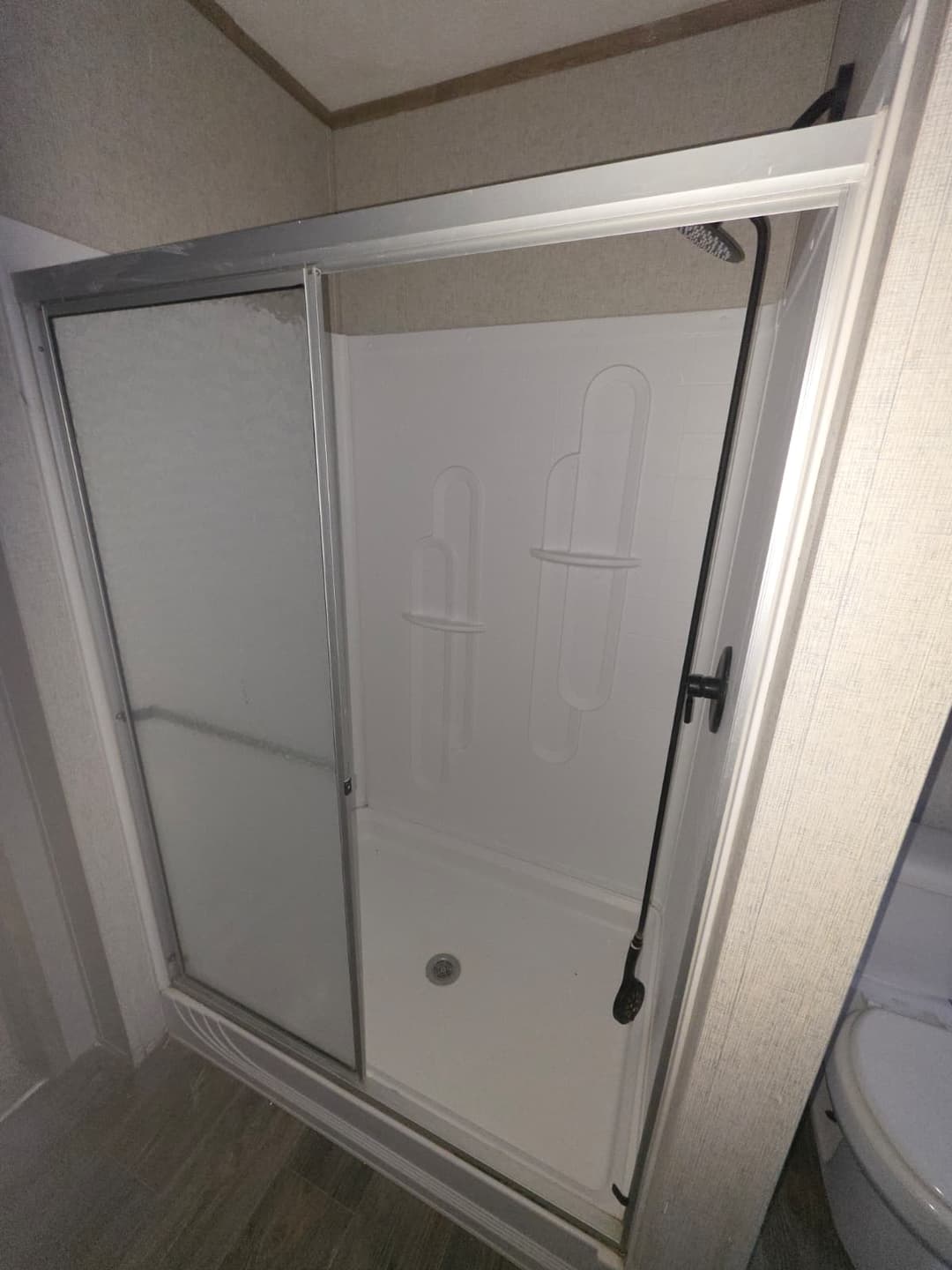 2018 clayton (pre-owned) bathroom home features