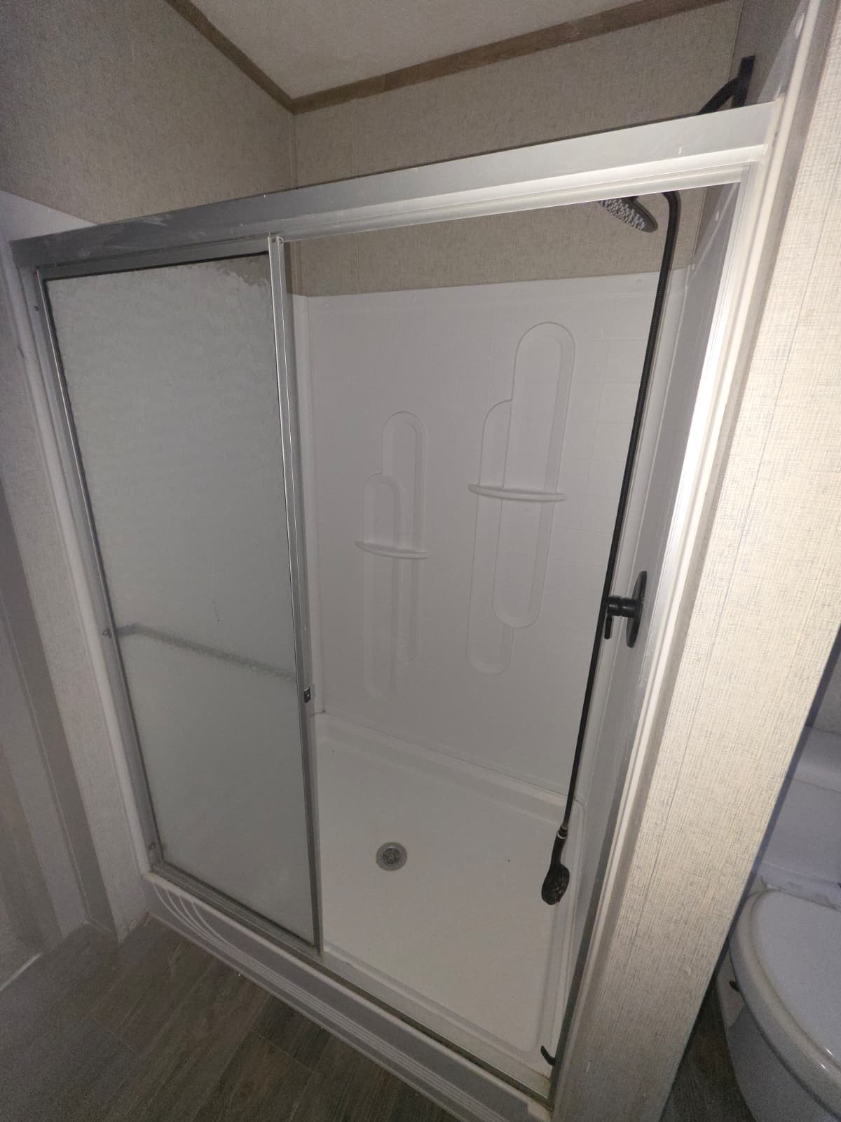 2018 clayton (pre-owned) bathroom home features