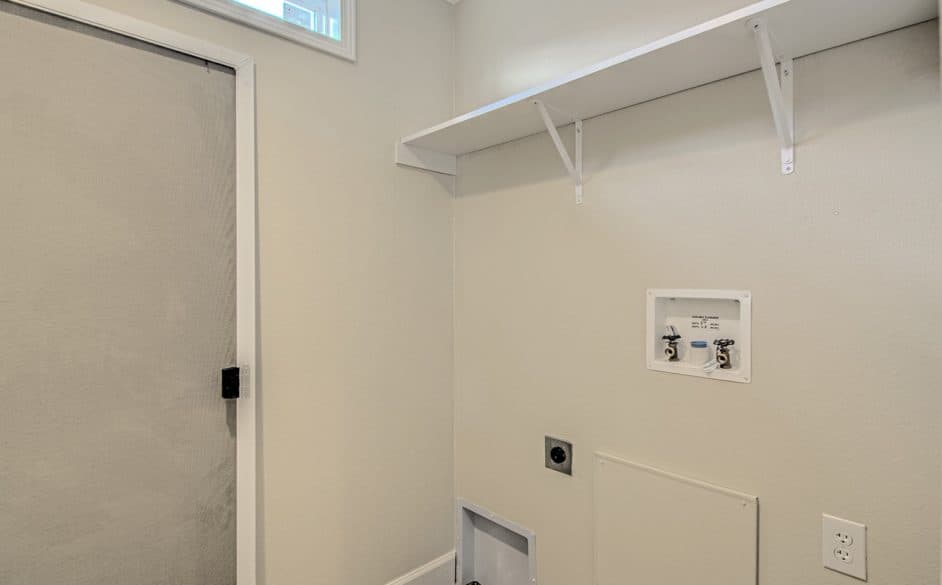 Gold spur 5616 interior home features