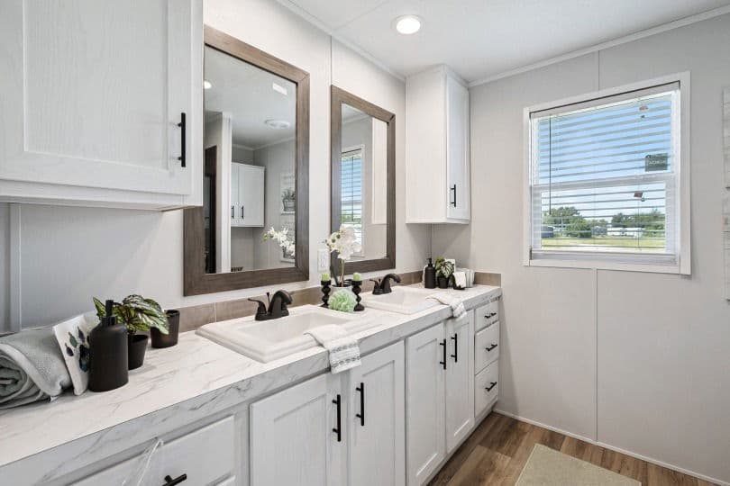 Valor 16763n  bathroom home features