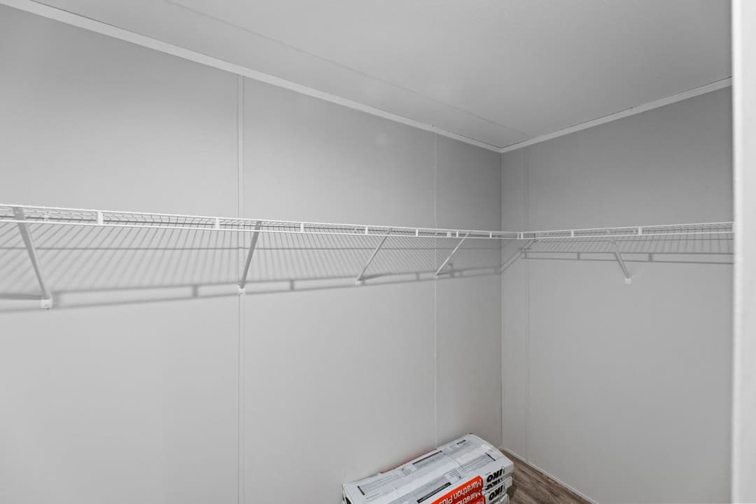 Pinnacle 32523p interior home features