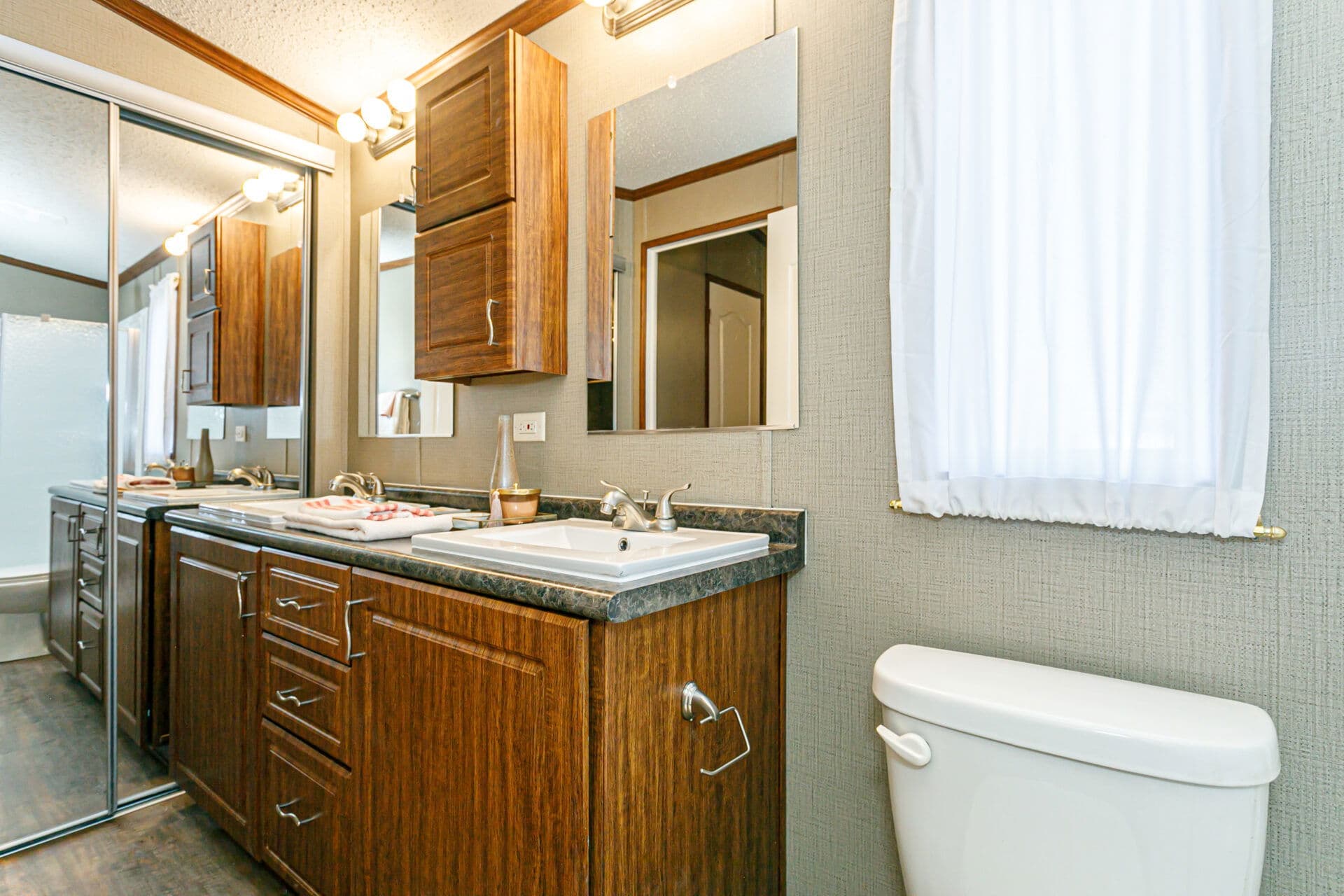 Heritage h-1872-32a bathroom home features