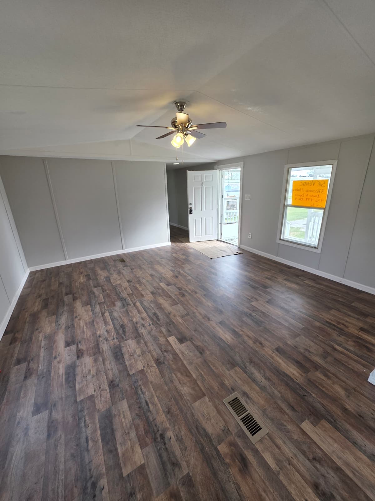 $59,900, owner financing $5,000 down, year 1998, 16x76, set in park, new caney (pre-owned)  home features