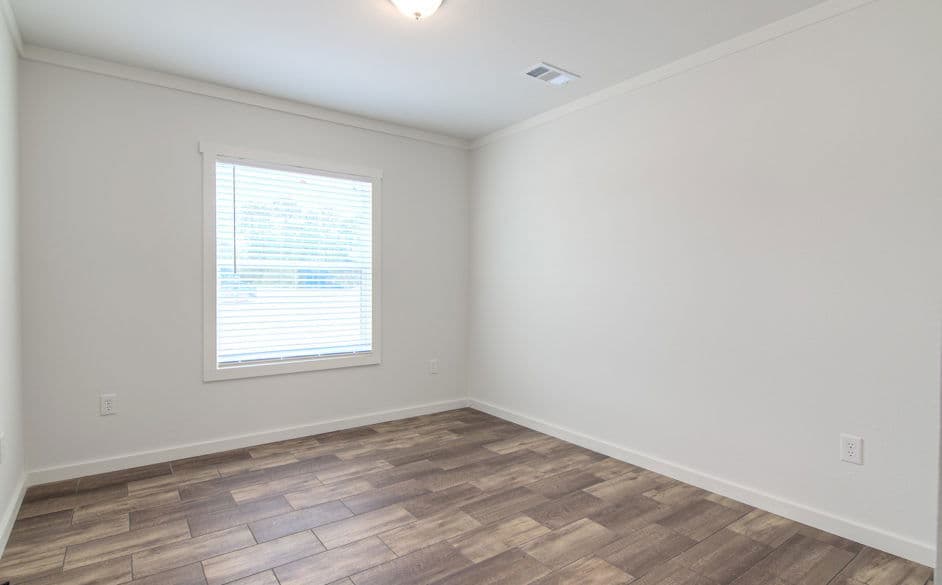 Pearl 6380 bedroom home features