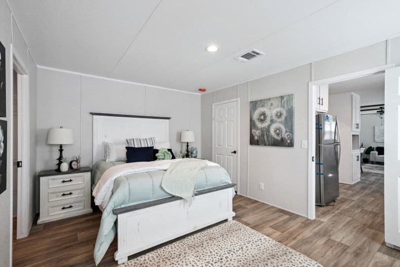 Valor 16763n  bedroom home features