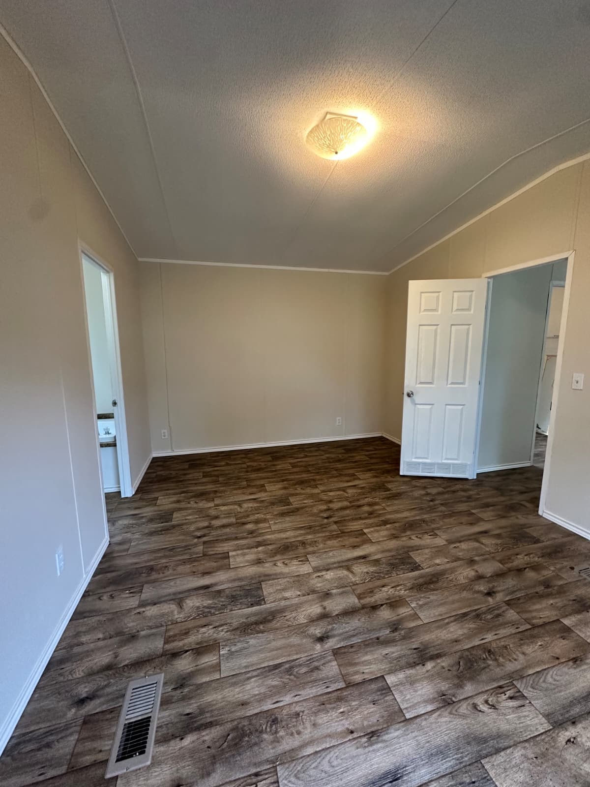 $62,900, owner financing $5,000 down, year 2012, 16x76, set in park - conroe (pre-owned)  home features