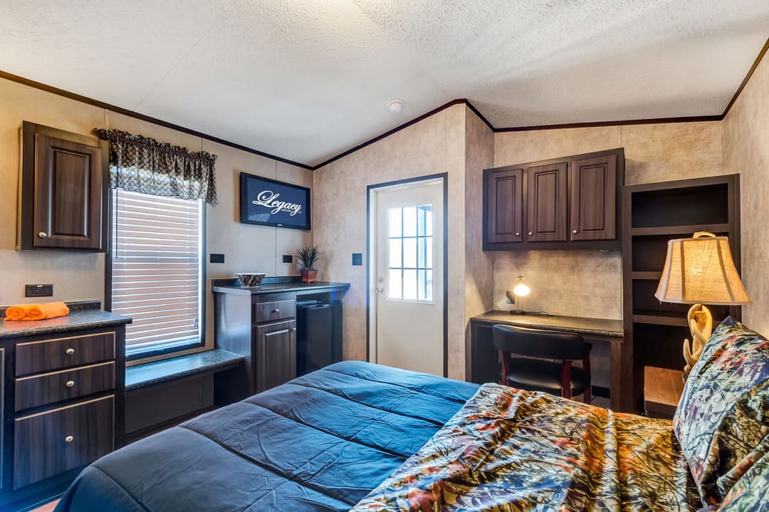 Select s-1240-22a bedroom home features