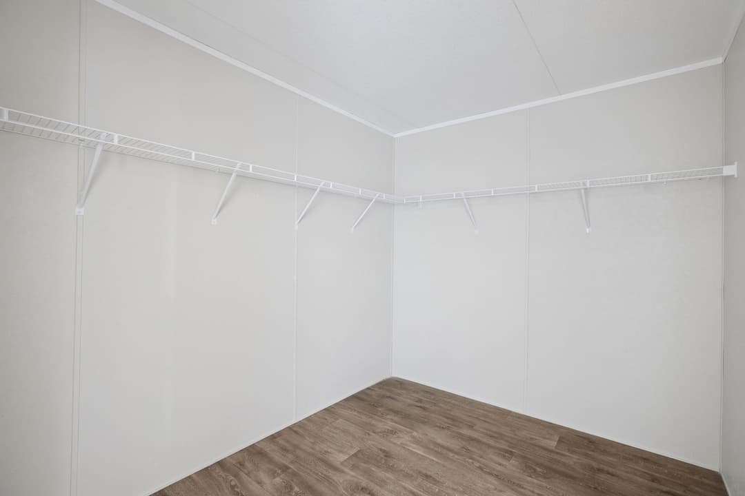 Valuhomes limited 28724p  interior home features