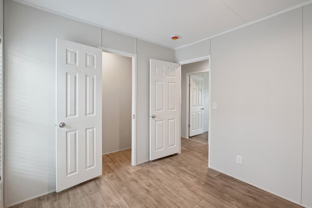 Valuhomes limited 28724p  interior home features