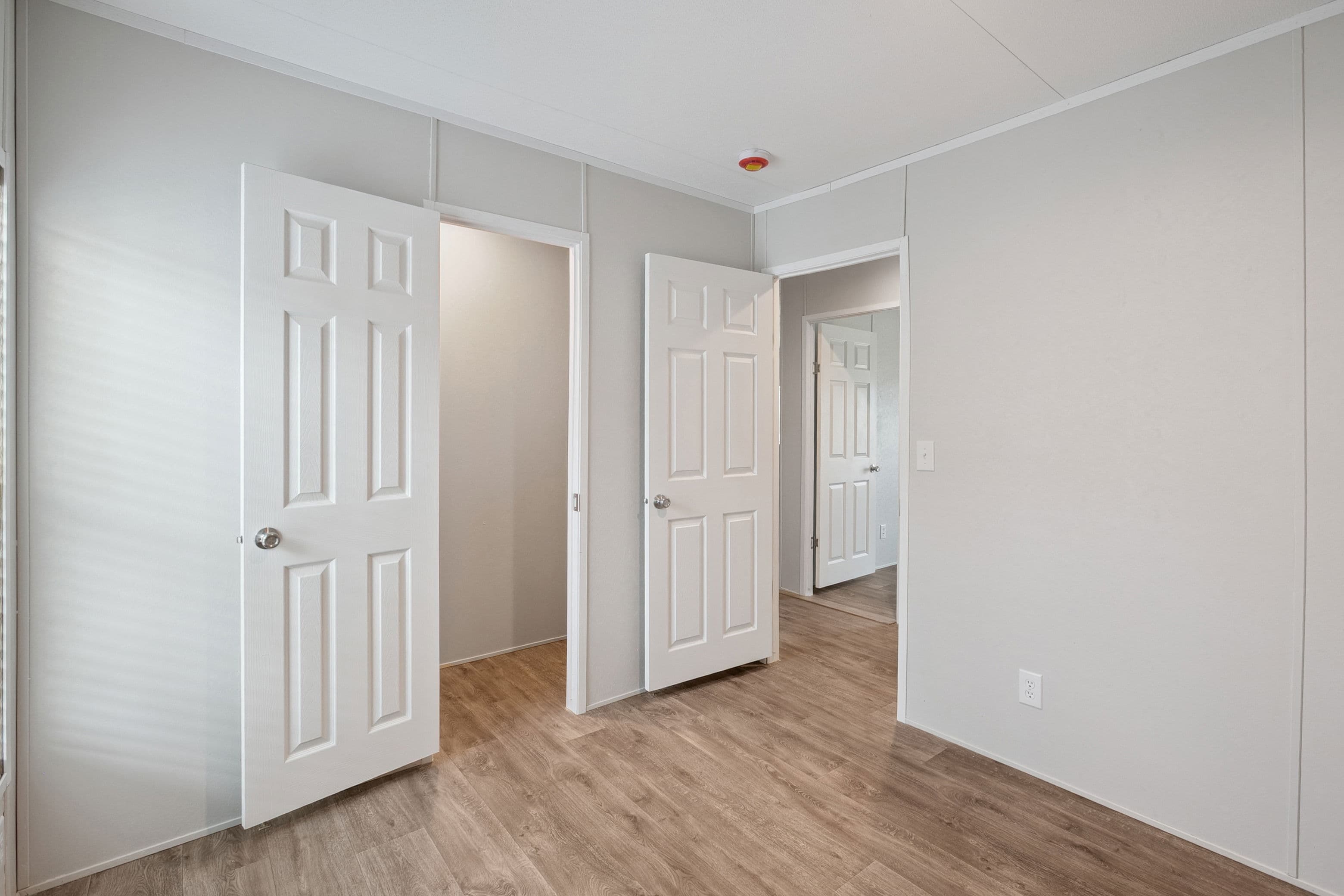 Valuhomes limited 28724p  interior home features