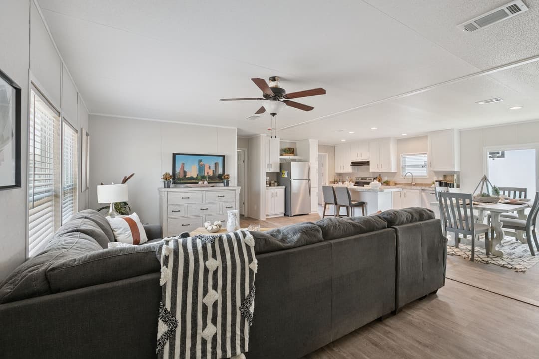 Valuhomes limited 28724p  interior home features