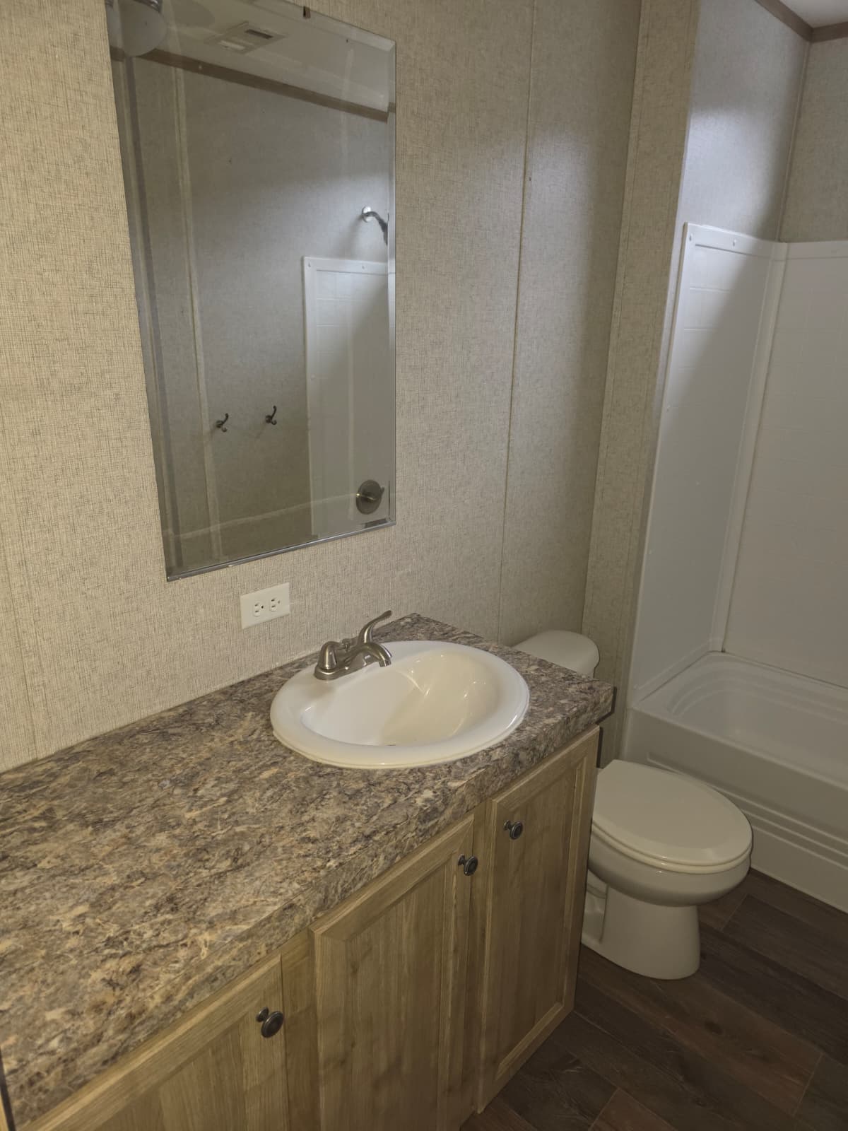 2018 clayton (pre-owned) bathroom home features