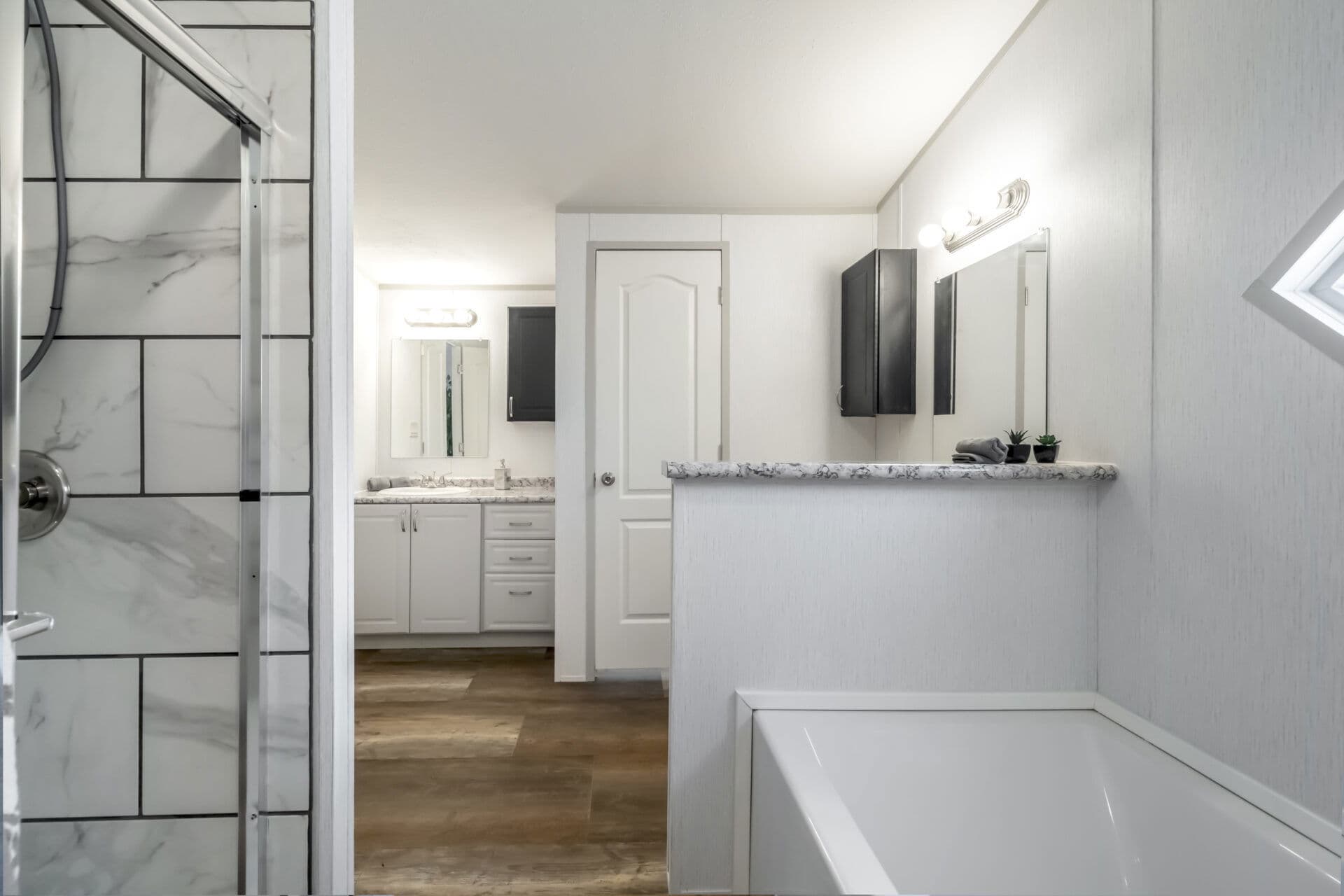 Heritage h-1880-32e bathroom home features