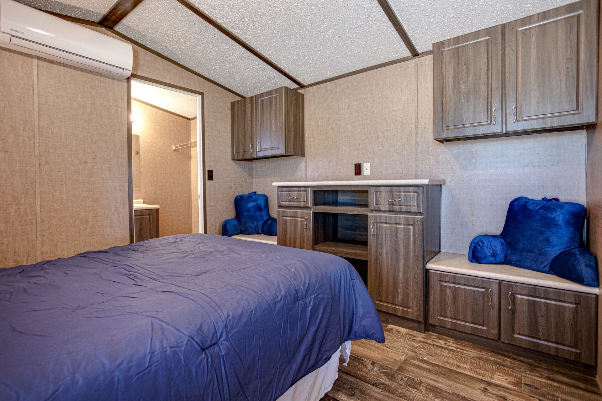 Select s-1236-11fla bedroom home features