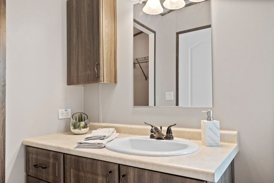 Classic c-1672-32c bathroom home features