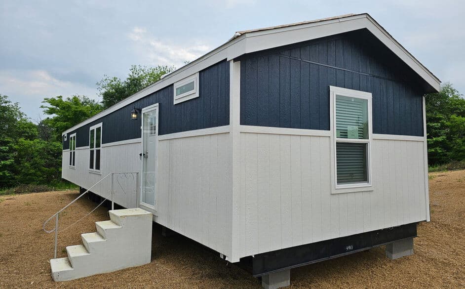 Baguette d62e hero, elevation, and exterior home features