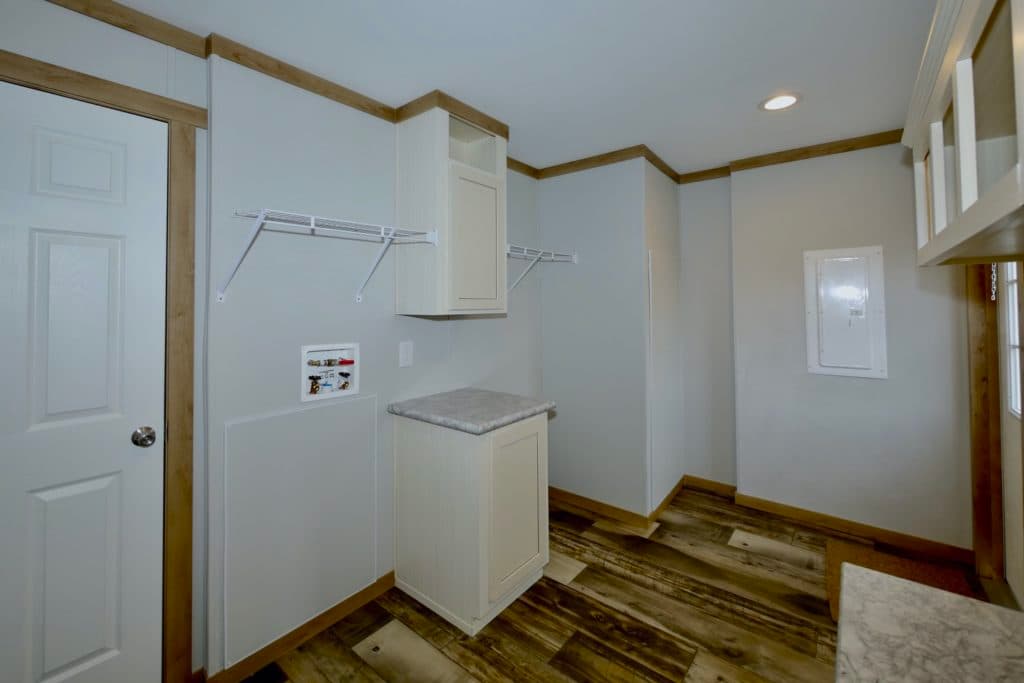 Mariana 9776 interior home features